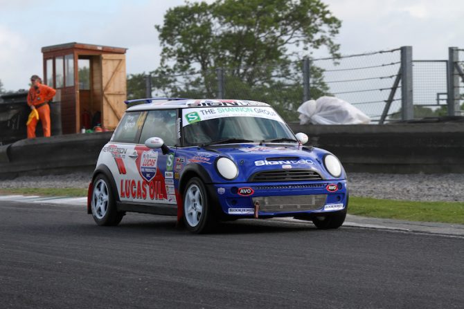 Lynch storms to sucess at Mondello Park 