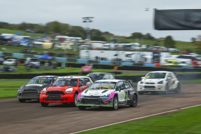 Supercar Rallycross Start at Lydden Hill Race Circuit 